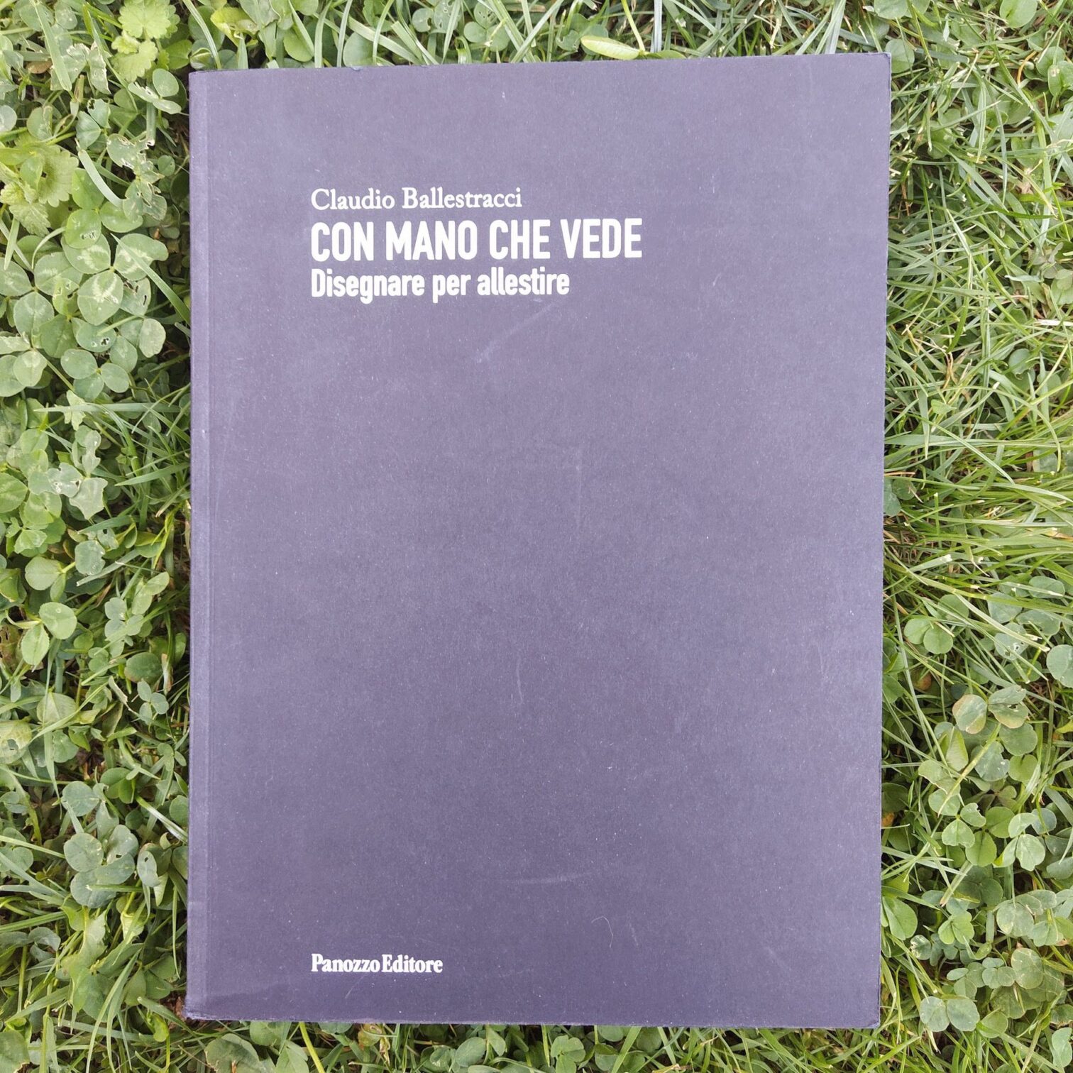 Con mano che vede