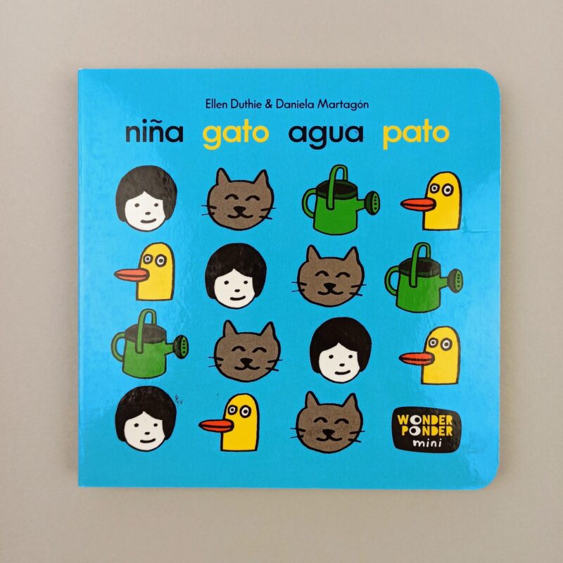 Niña, gato, agua, pato