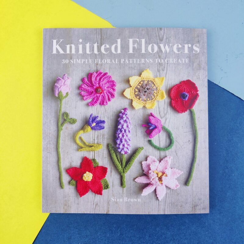 Knitted Flowers: 30 Simple Floral Patterns to Create