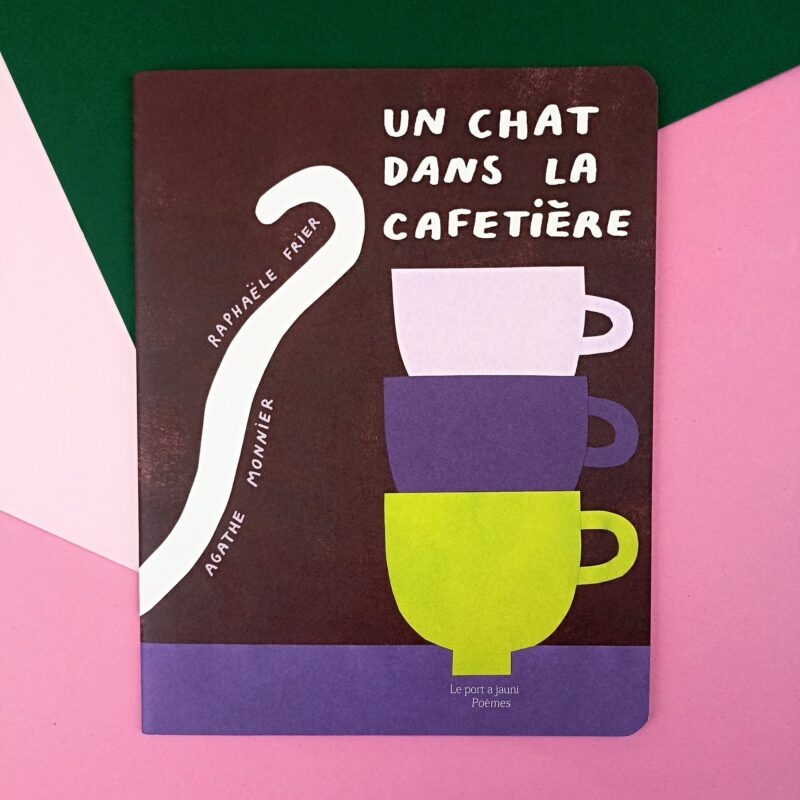 Un chat dans la cafetière