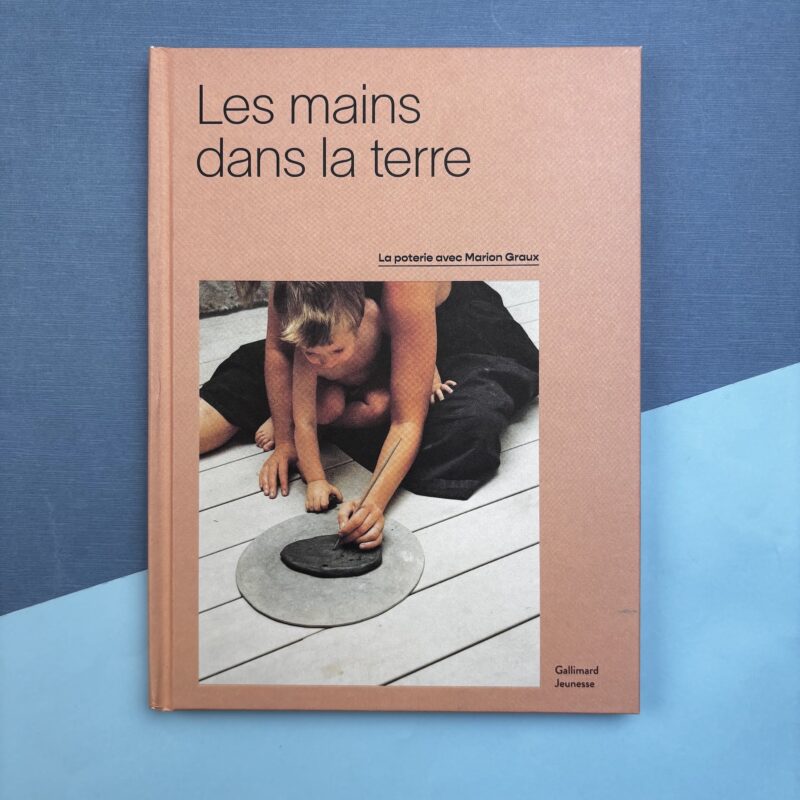 Les mains dans la terre